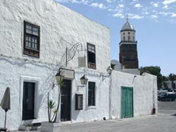 Überall heruasgeputzte Häuser in Teguise - Lanzarote