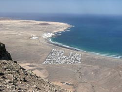 Blick auf Famara und die Atlantikküste von der Ermita de las Nieves - Lanzarote