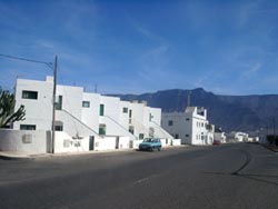 Die Hauptstraße von Caleta de Famara - Lanzarote